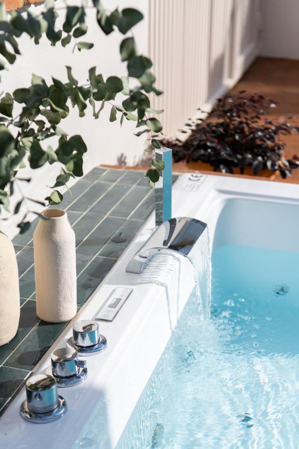 Magno Apartments Robles With Jacuzzi And Private Parking Seville Exterior photo